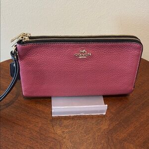 Coach  double zip wristlet/wallet, pebbled leather  rose/cream goldtone like new
